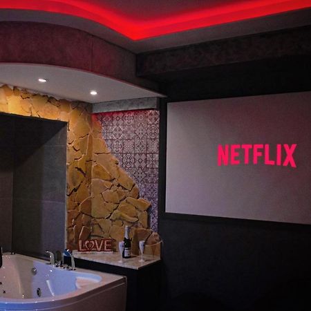 Aparta Suite La Nuit Calafell Esterno foto